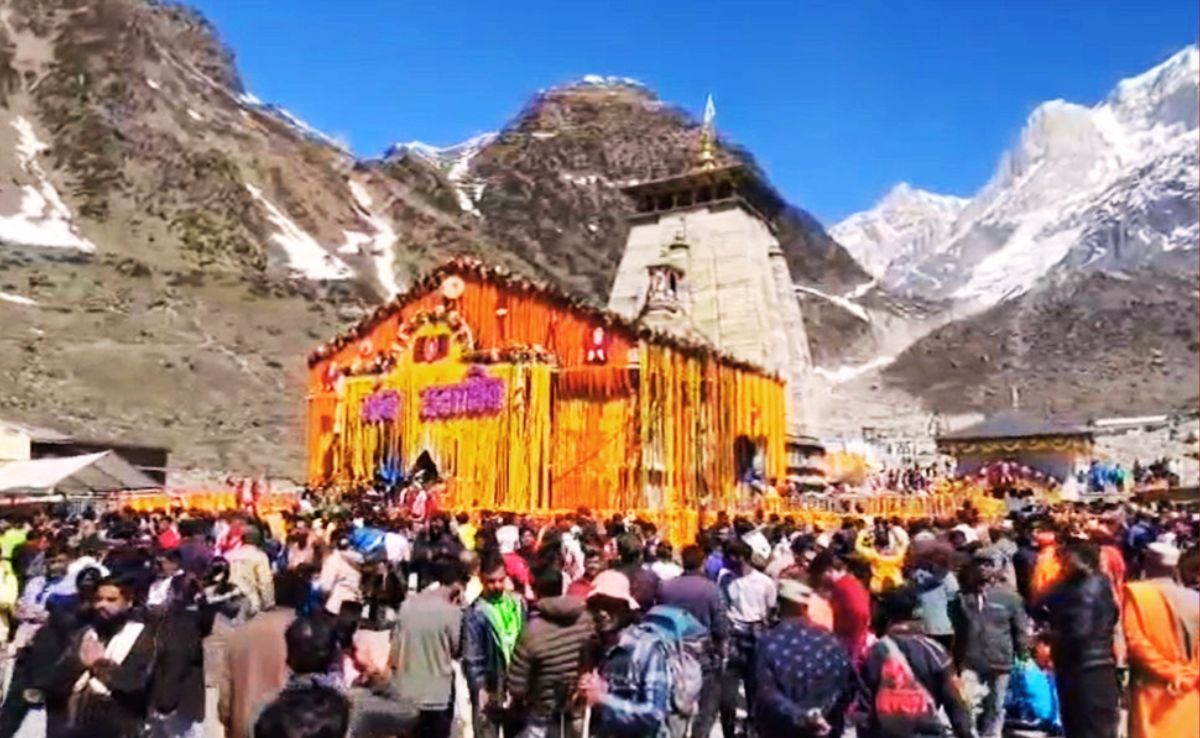 केदारनाथ धाम में उमड़ा आस्था का जनसैलाब,&nbsp;एक सप्ताह में 2 लाख से अधिक श्रद्धालुओं ने किए बाबा के दर्शन&nbsp;