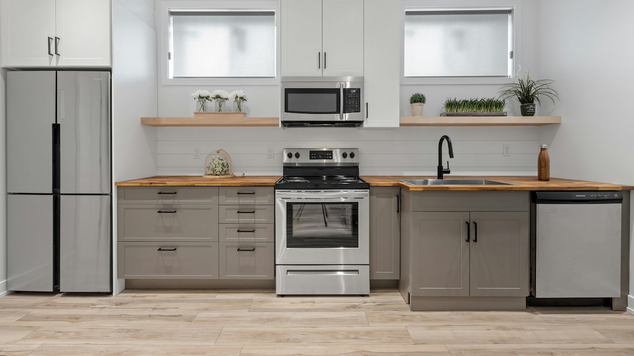 Dishwasher Vs Greasy Utensils: What Actually Works In Everyday Kitchens Dishwasher Vs Greasy Utensils: What Actually Works In Everyday Kitchens