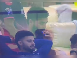 RR vs PBKS, IPL 2026: रियान पराग ने लाइव मैच के दौरान सैकड़ों कैमरों के बीच ड्रेसिंग में ये क्या कर दिया? वीडियो कर रहा हैरान