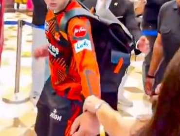 Abhishek Sharma: कौन है वह मिस्ट्री गर्ल, जिसने अभिषेक शर्मा का हाथ पकड़कर खींचा