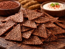 Ragi Chips Recipe: मैदे वाले चिप्स भूल जाएंगे आप, रागी के आटे से बनाएं हेल्दी और क्रिस्पी स्नैक