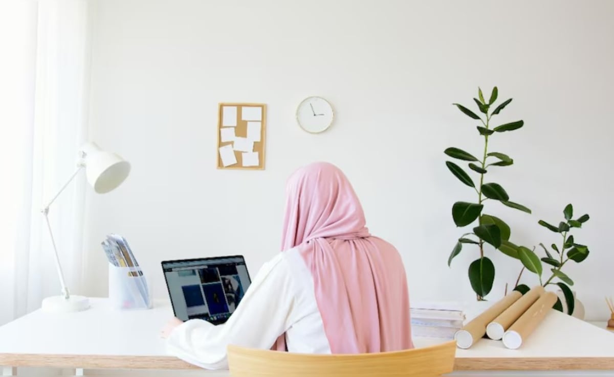 TCS के बाद लेंसकार्ट का नंबर! ड्रेस कोड पॉलिसी पर मचा बवाल, पीयूष बंसल को मांगनी पड़ी माफी