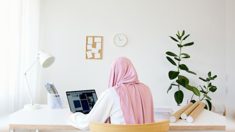 TCS के बाद लेंसकार्ट का नंबर! ड्रेस कोड पॉलिसी पर मचा बवाल, पीयूष बंसल को मांगनी पड़ी माफी