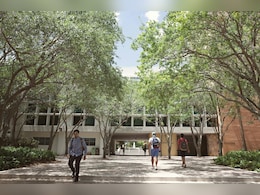 अमेरिका में कॉलेज और यूनिवर्सिटी के बीच क्&zwj;या फर्क होता है?