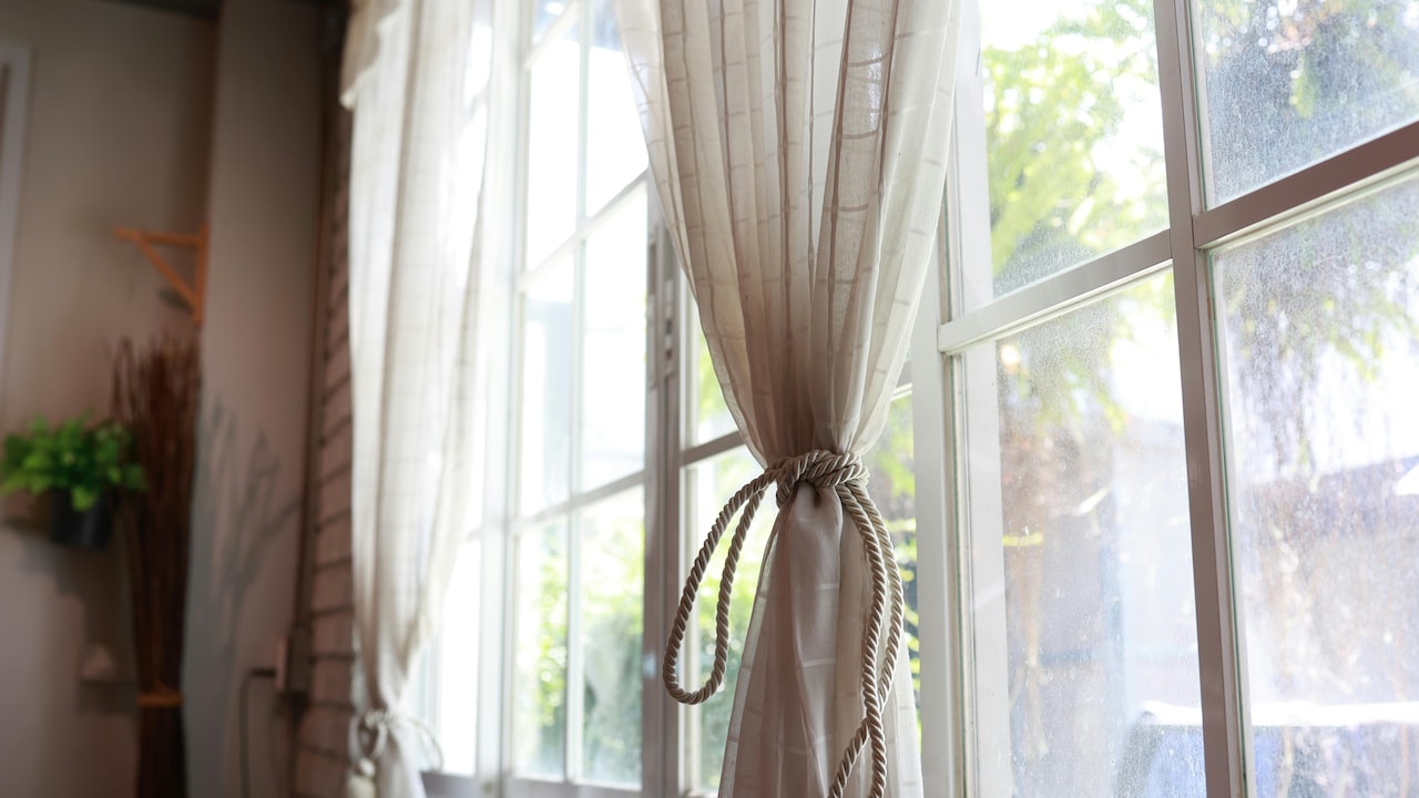 Discover what makes curtains look cheap despite their high price