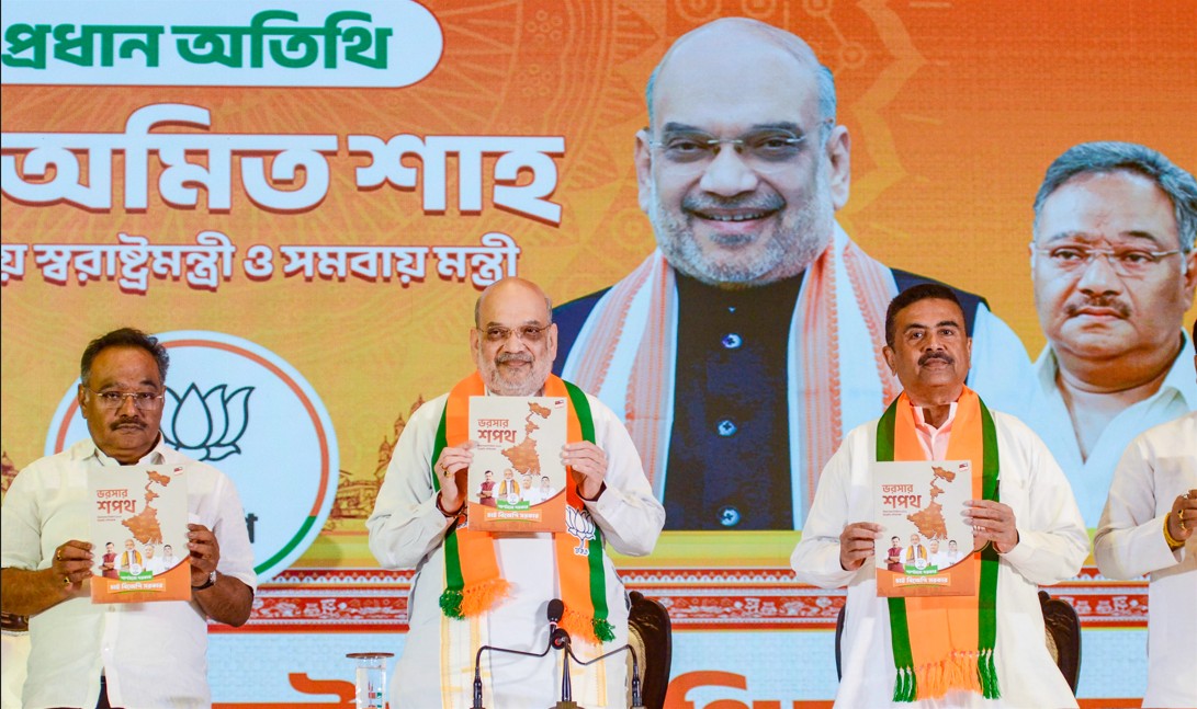 बंगाल बीजेपी का घोषणा पत्र पिछली बार से कितना अलग- नारे, वादे क्या-क्या बदले?