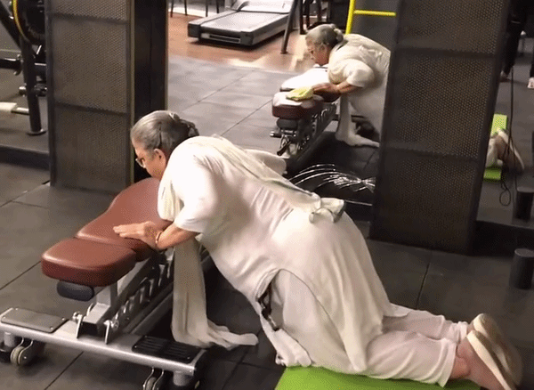 75-Year-Old Woman Nails Push-Ups In 12 Weeks, Internet Is Inspired