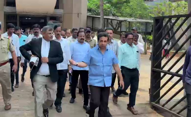 2019 का 'कीचड़ कांड' पड़ा भारी, महाराष्ट्र के मंत्री नितेश राणे को एक महीने जेल की सजा