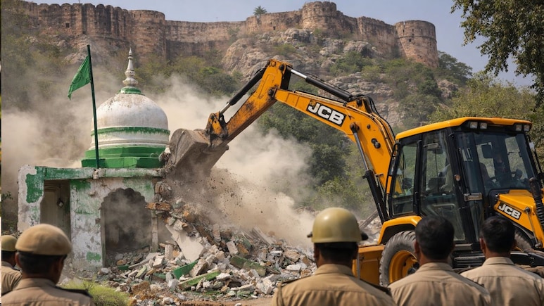 झांसी किले के पास मजार पर चला बुलडोजर, रानी लक्ष्मीबाई के किले की तलहटी में था स्थित