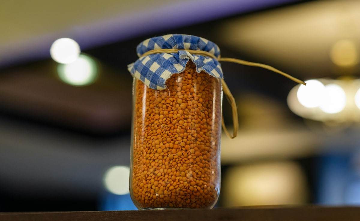 How To Store Dal: दालों में बार-बार लग जाते हैं कीड़े? स्टोर करते समय अपनाएं ये आसान नमक की ट्रिक, लंबे समय तक रहेंगी सुरक्षित