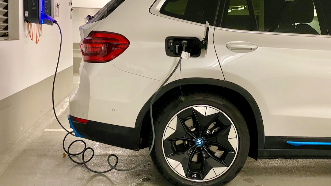 Delhi EV Policy Draft Sets 2027, 2028 Deadlines for New Petrol, Diesel Vehicles — Details Inside