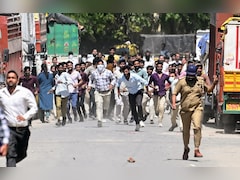 नोएडा में प्रदर्शन करने वाले मजदूरों को नौकरी से नहीं निकाल सकती है कंपनी, जानें क्या है इसका नियम