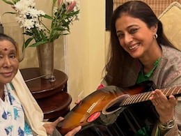 Months Before Her Death, Asha Bhosle Gifted Tabu A Guitar She 'Will Hold On To For Life'