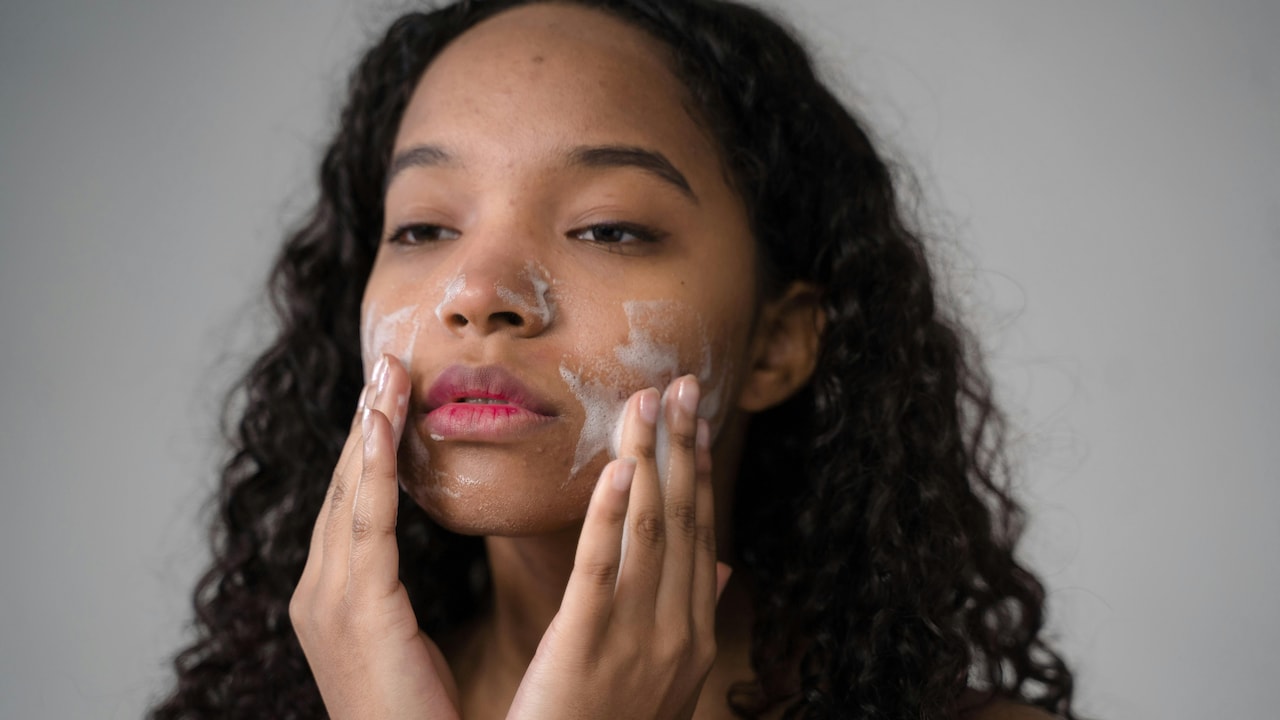 5 Best Glycolic Acid Face Wash for a Fresh, Bright and Smooth Summer Glow Under ₹500 5 Best Glycolic Acid Face Wash for a Fresh, Bright and Smooth Summer Glow Under ₹500