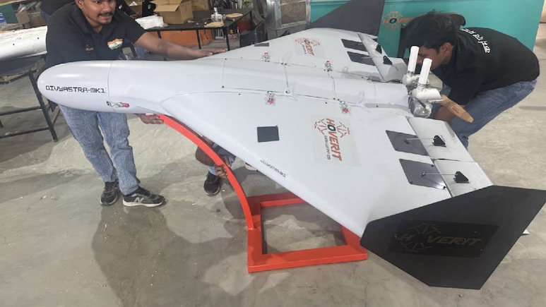 24 साल के लड़के ने बना दिया बेहद खास ड्रोन 'दिव्यास्त्र', 2000KM दूर दुश्मन को मार गिराएगा, जानें खूबियां