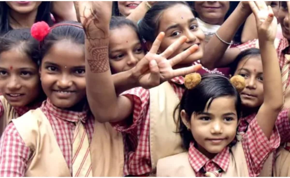 ‘मक्खी’ और ‘भयंकर’... बच्चों के लिए ये कैसे नाम? विवादों में घिरा राजस्थान का 'सार्थक नाम' अभियान, जानें मामल