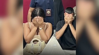 सरेआम बीच पर रोमांस की हदें पार! 'खुल्लम-खुल्ला प्यार' करना कपल को पड़ा महंगा, पुलिस ने इस तरह सिखाया सबक