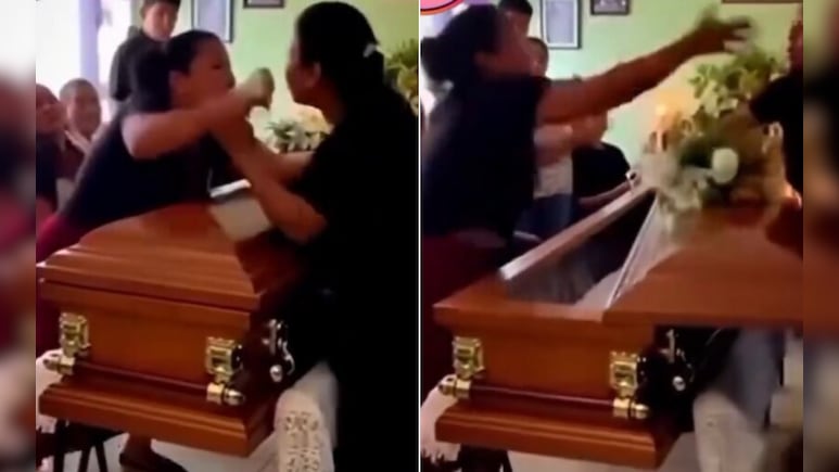 वो मेरा था!&hellip;महबूब की मय्यत पर भिड़ गईं दो माशूकाएं, ताबूत के ऊपर चले लात-घूंसे, देखें VIDEO