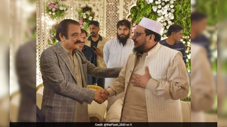 पाकिस्तान के आतंकी चेहरे का नया सबूत, हाफिज सईद के बेटे के साथ फोटो खिंचवा रहे PM शहबाज के सलाहकार