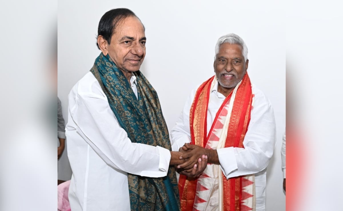 Jeevan Reddy Meets KCR After Quitting Congress, Indicates He Will Join BRS