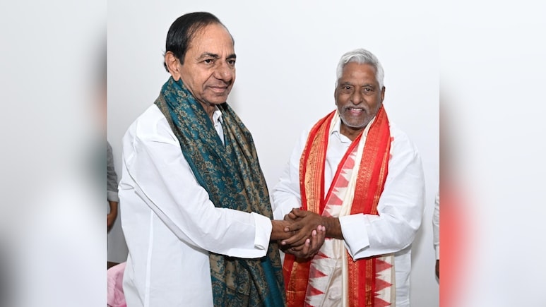 Jeevan Reddy Meets KCR After Quitting Congress, Indicates He Will Join BRS