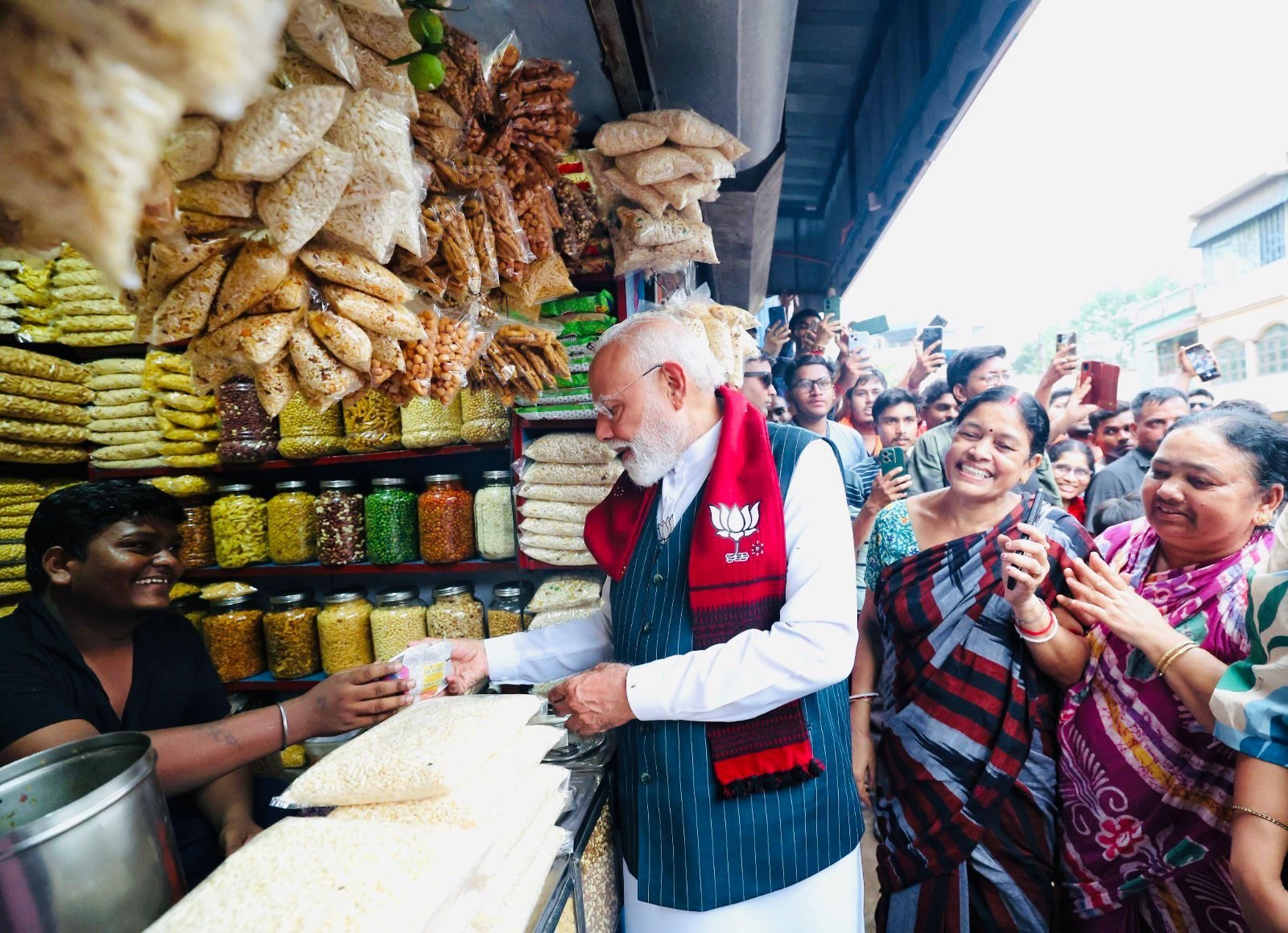 "Bhai Humein Apna Jhalmuri Khilao": PM Modi Pauses For Snack Break In Bengal