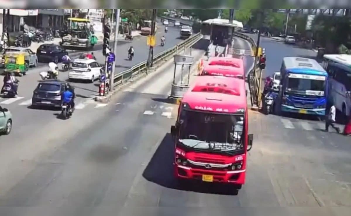 AI Driven Traffic Control: इस शहर में AI से कंट्रोल किया जा रहा ट्रैफिक सिग्नल, जानिए कैसे काम करता है यह सिस्टम