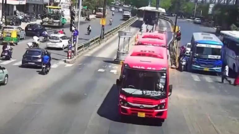 AI Driven Traffic Control: इस शहर में AI से कंट्रोल किया जा रहा ट्रैफिक सिग्नल, जानिए कैसे काम करता है यह सिस्टम