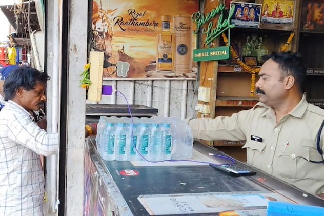 देवास में नई शराब नीति की पोल: 21 दुकानें नहीं हुईं नीलाम, आबकारी विभाग खुद चला रहा ठेके