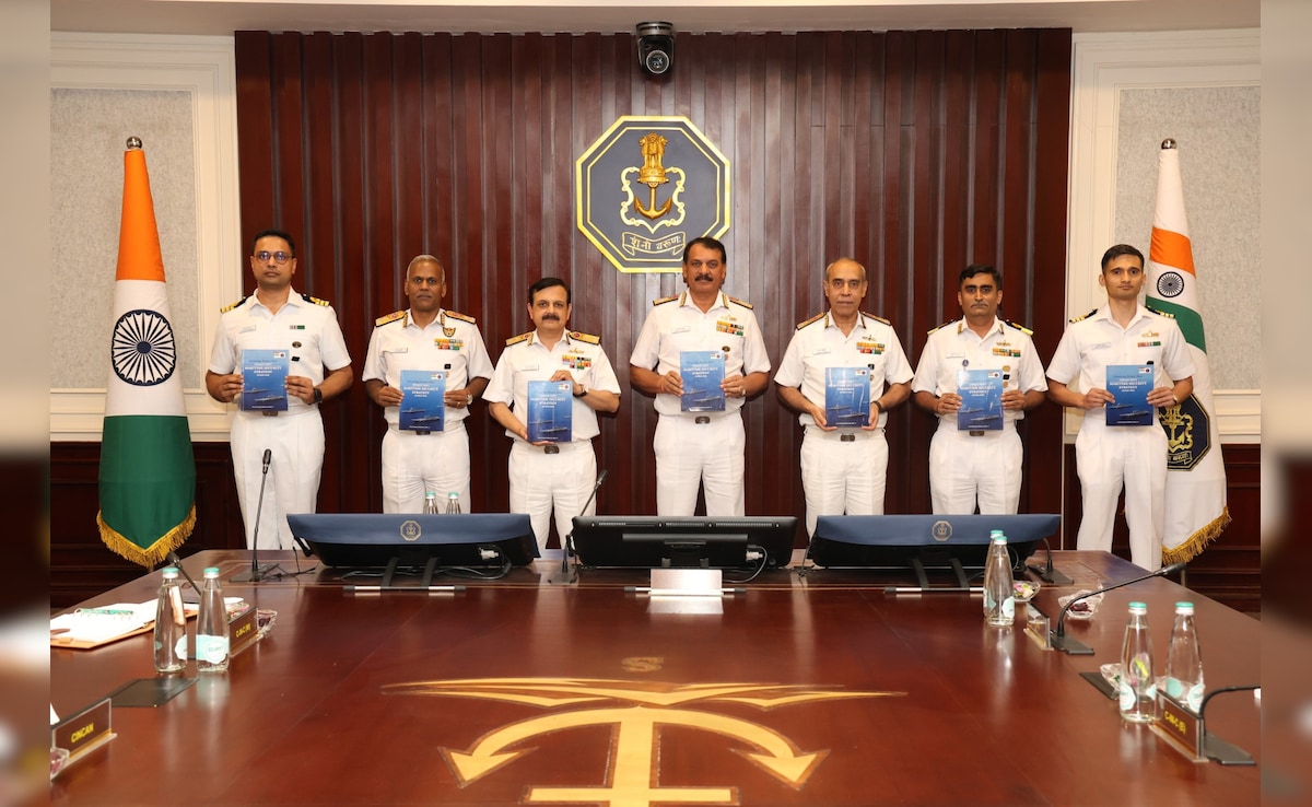 ऑपरेशन, हथियार से लेकर इक्विपमेंट तक... नौसेना कमांडर्स कॉन्फ्रेंस में समुद्री सुरक्षा की रणनीति पर हुआ मंथन