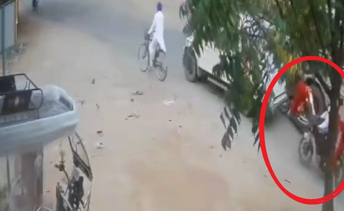 मोगा में बस ने बाइक को मारी टक्कर, पति की मौके पर मौत; पत्नी व बेटा घायल