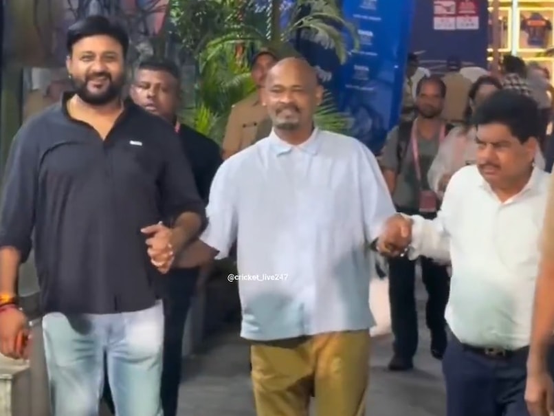 Vinod Kambli Back At Wankhede Stadium During IPL 2026. Internet Says, "Came To Support Sachin Tendulkar's MI"
