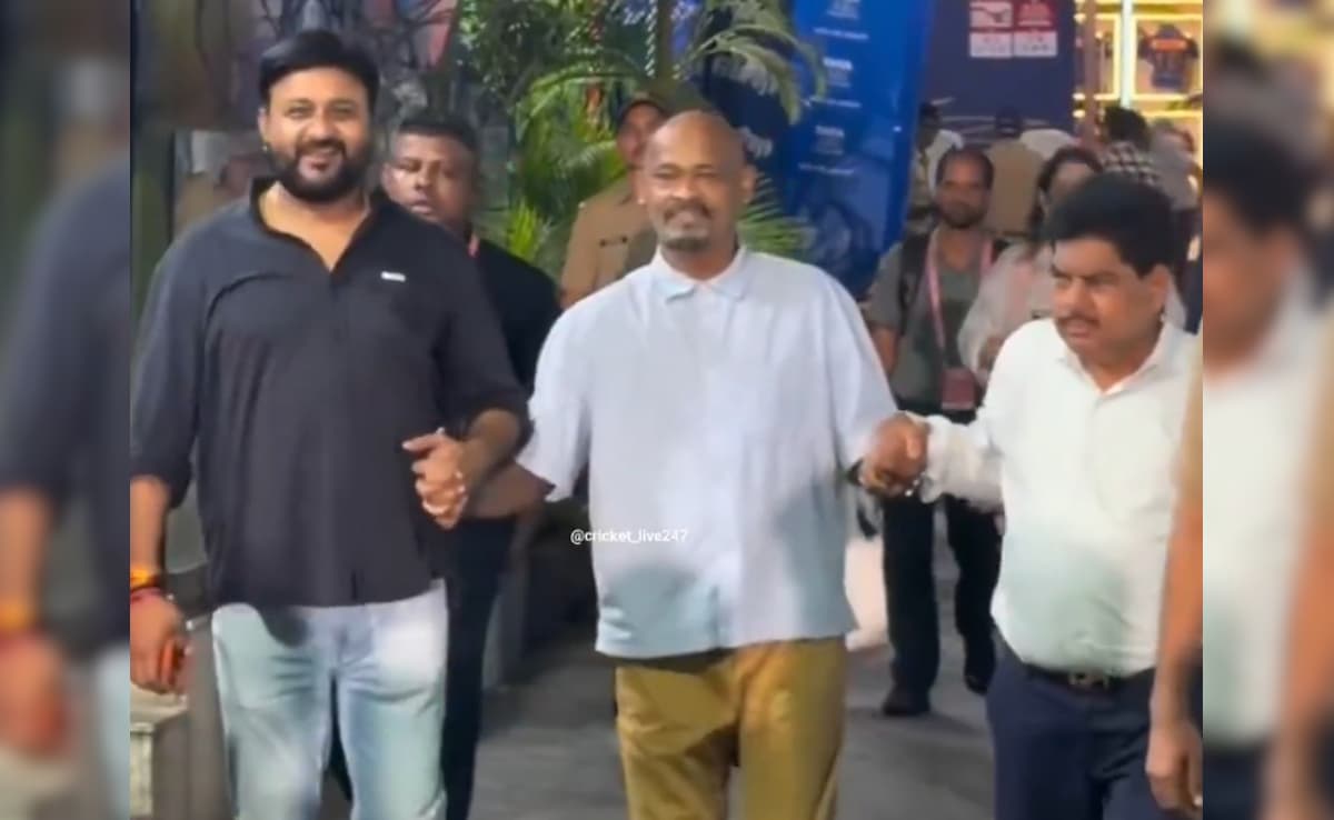 विनोद कांबली IPL 2026 में MI का मैच देखने पहुंचे वानखेड़े, वीडियो हुआ वायरल