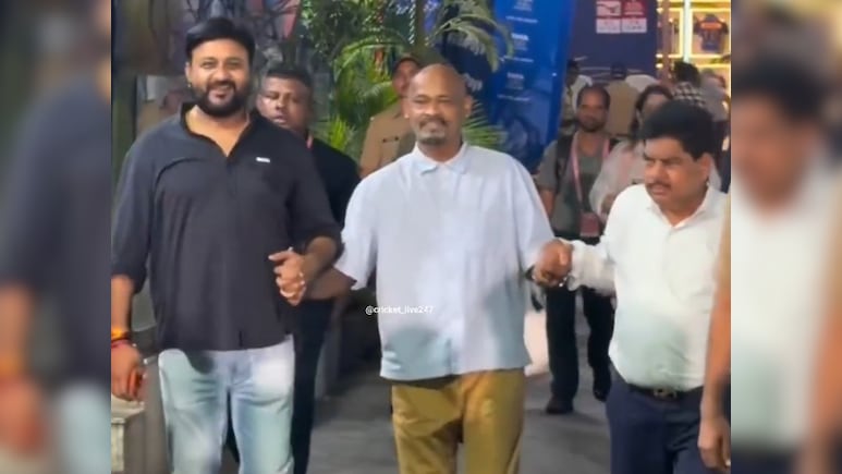 विनोद कांबली IPL 2026 में MI का मैच देखने पहुंचे वानखेड़े, वीडियो हुआ वायरल