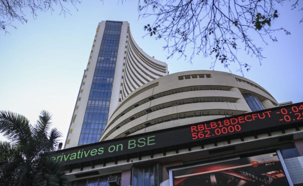 Stock Market Today: मिडिल ईस्ट युद्ध से फिर सहमा बाजार, खुलते ही 200 अंक लुढ़का सेंसेक्स, निफ्टी भी 24,300 से फिसला