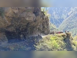 VIDEO: हिमाचल के चंबा में भयानक लैंडस्लाइड, चंद सेकंड में दरक गई पहाड़ी; बघेईगढ़- चांजू सड़क बंद