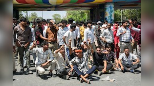 प्रदर्शन का असर! नोएडा और गाजियाबाद के लिए नई मजदूरी दरें जारी, जानें अब कितनी मिलेगी सैलरी