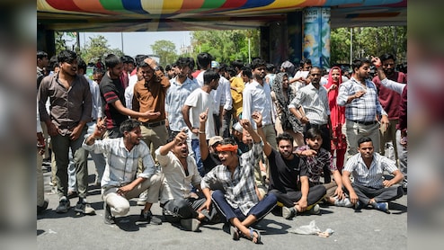 प्रदर्शन का असर : नोएडा और गाजियाबाद के लिए नई मजदूरी दरें जारी, जानें अब कितनी मिलेगी सैलरी