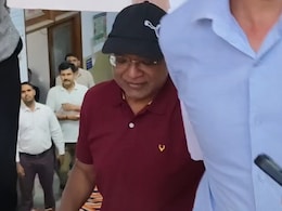 लंबे समय तक फरारी काटने के बाद सुबोध अग्रवाल कोर्ट में पेश, सवालों का जवाब देने से रिटायर्ड IAS का इनकार