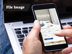 बंगाल में बाहरियों की होटल बुकिंग पर रोक! वोटिंग से पहले चुनाव आयोग के इस आदेश का पूरा मतलब समझिए