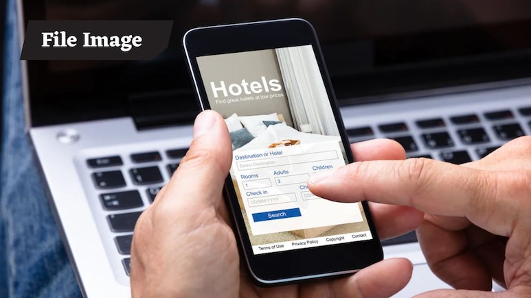 बंगाल में बाहरियों की होटल बुकिंग पर रोक! वोटिंग से पहले चुनाव आयोग के इस आदेश का पूरा मतलब समझिए