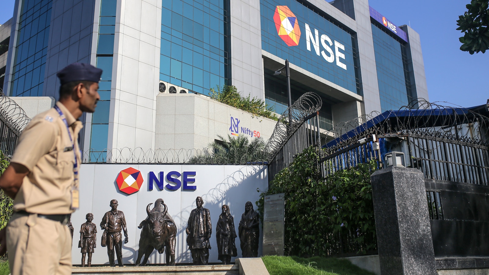Stock Market LIVE Updates, Sensex Today: Sensex Down 400 Points Amid Uncertainty Over US-Iran Talks