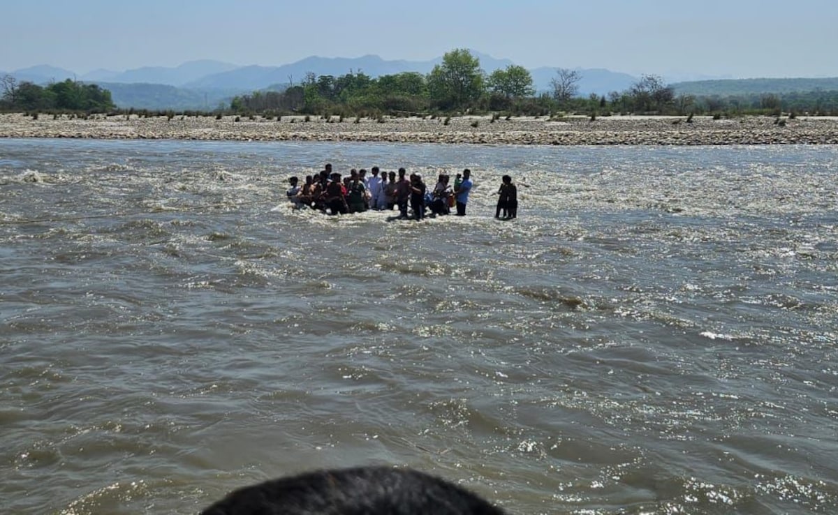 Haridwar में बड़ा हादसा टला: सप्तऋषि क्षेत्र में अचानक गंगा का जलस्तर बढ़ने से 21 श्रद्धालु फंसे, सफल रेस्क्यू