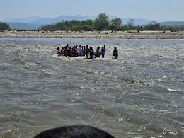 Haridwar में बड़ा हादसा टला: सप्तऋषि क्षेत्र में अचानक गंगा का जलस्तर बढ़ने से 21 श्रद्धालु फंसे, सफल रेस्क्यू