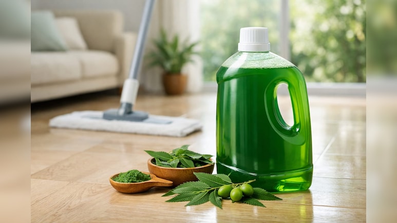 केमिकल फ्लोर क्लीनर की करदें छुट्टी, नीम के पत्तों से घर पर ही बनाएं नेचुरल फ्लोर क्लीनर, बिना रगड़े ही चमकेगा फर्श