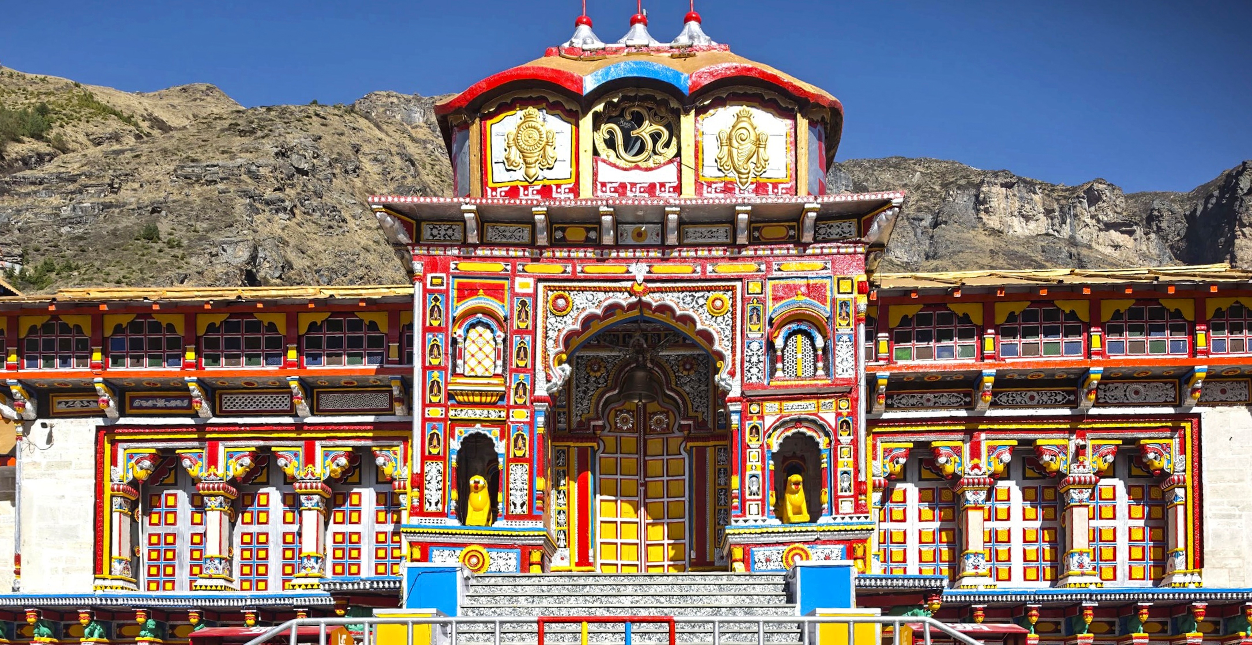 Study warns hanging glacier avalanches could expose nearly 400 buildings near Badrinath
