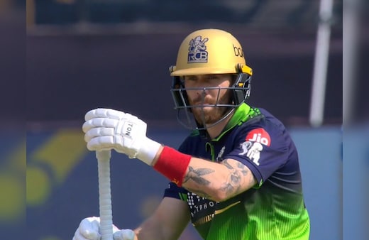 RCB vs DC LIVE Score, IPL 2026: फिल साल्ट ने भी छोड़ा साथ, RCB को लगा तीसरा झटका