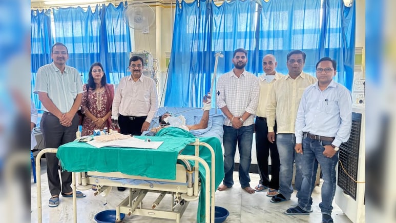 सीने के आर-पार घुसा 9 इंच पाइप, मौत के मुंह से लौटा युवक, डॉक्टरों ने जो किया वो किसी 'चमत्कार' से कम नहीं