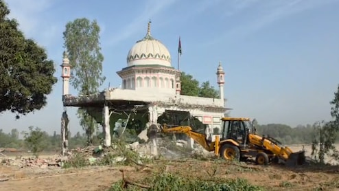 देवभूमि हरिद्वार में मजार पर चला पीला पंजा, सरकारी जमीन पर बना था, खादिम ने नोटिस का नहीं दिया जवाब &nbsp;