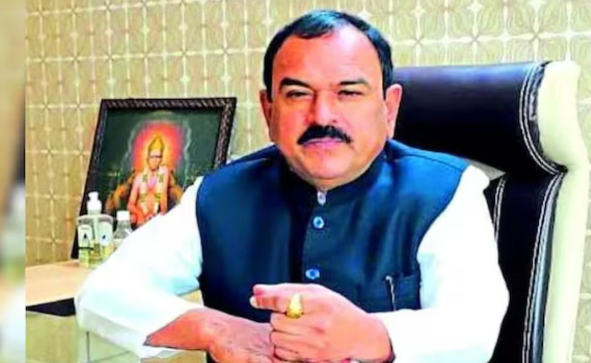 अरबों का मालिक, लेकिन ITR में दिखाता था सिर्फ 12 लाख रुपए, ढोंगी अशोक खरात पर करोड़ों की टैक्स चोरी का आरोप